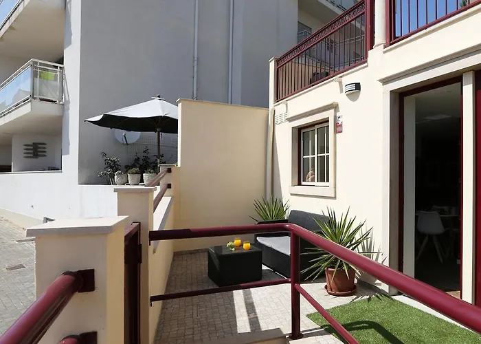 T0- Sea View By Nazpina